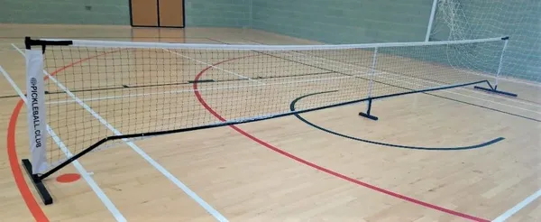 Système de filet pour club de pickleball