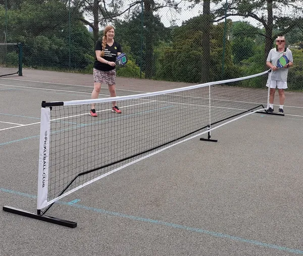 Système de filet pour club de pickleball